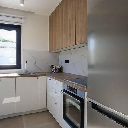 5 Bedroom Beautiful In *