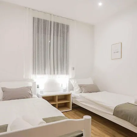 Hébergement de vacances 5 Bedroom Beautiful In