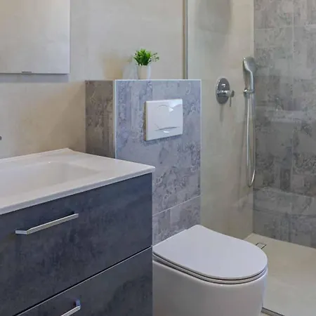 Hébergement de vacances 5 Bedroom Beautiful In *