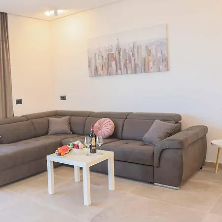 5 Bedroom Beautiful In Hébergement de vacances