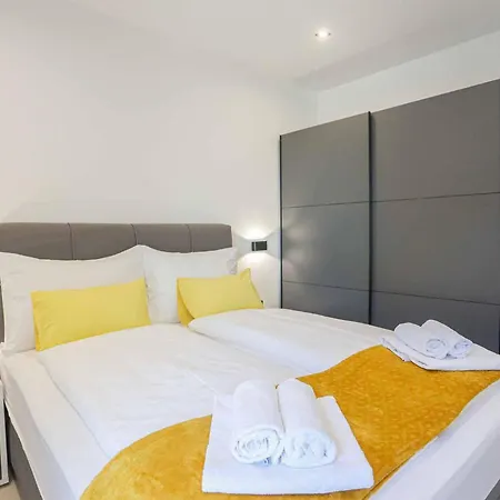 5 Bedroom Beautiful In Hébergement de vacances *