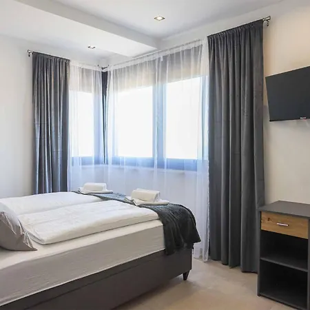 5 Bedroom Beautiful In