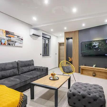 5 Bedroom Beautiful In *