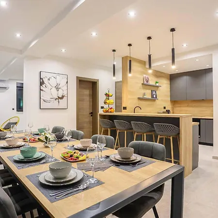 Hébergement de vacances 5 Bedroom Beautiful In *