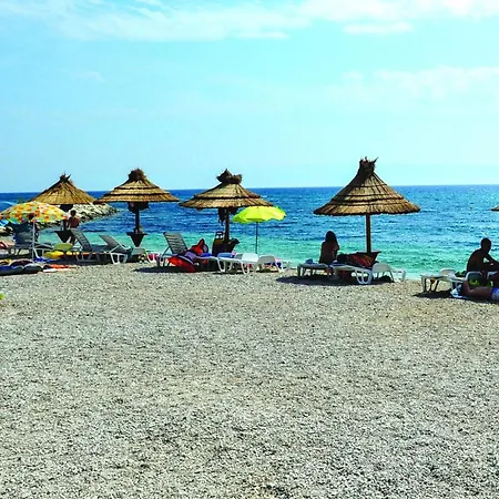 Hébergement de vacances 5 Bedroom Beautiful In Podstrana