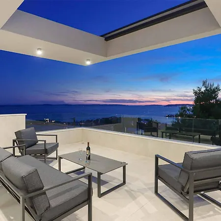 5 Bedroom Beautiful In Hébergement de vacances *